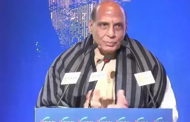 राजनाथ सिंह ने सैनिकों के शौर्य को सराहा, कहा-  रक्षा क्षेत्र के लिए यह एक स्वर्णिम काल