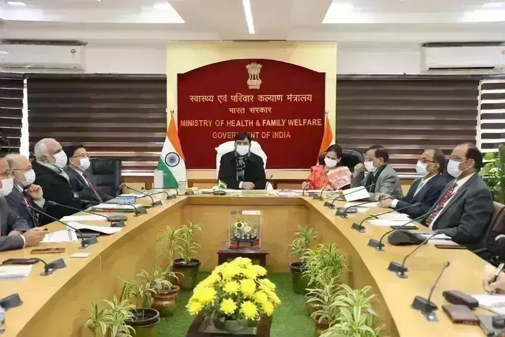 कोरोना को लेकर सरकार की सलाह - भीड़ वाले इलाकों में मास्क- बूस्टर डोज जरुरी