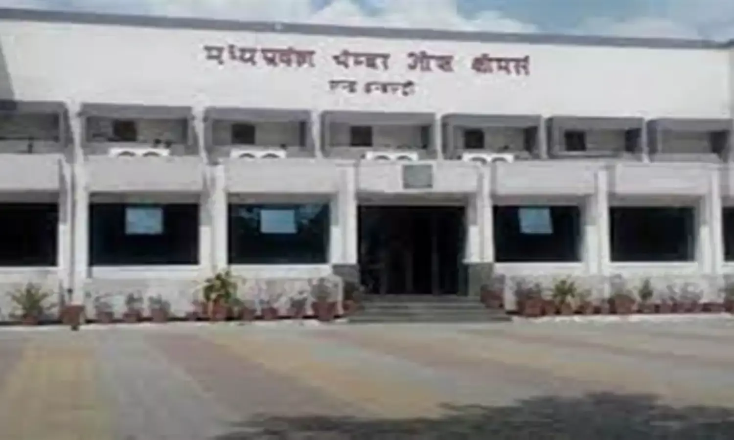 क्रिएटिव हाउस दो फाड़, रामनिवास सहित चार सदस्यों का इस्तीफा