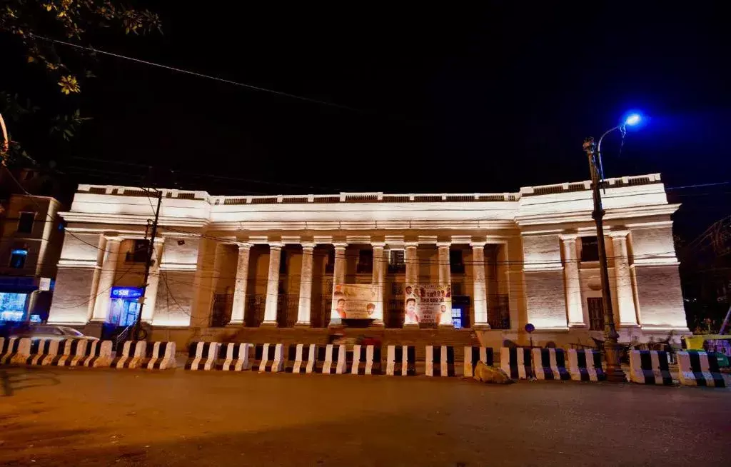 लाइटों से जगमग हुआ महाराज बाड़ा, गौरव उत्सव में अटल जी को प्रिय व्यंजन के लगेंगे स्टॉल लाइटों से जगमग हुआ महाराज बाड़ा, गौरव उत्सव में अटल जी को प्रिय व्यंजन के लगेंगे स्टॉल