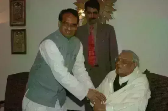 श्री अटल बिहारी वाजपेयी आजातशत्रु राजनेता और राष्ट्रीयता के संवाहक