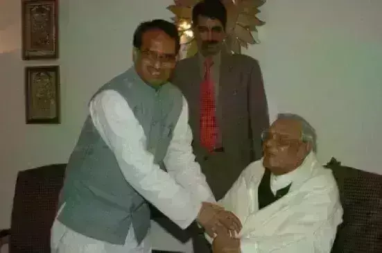 श्री अटल बिहारी वाजपेयी आजातशत्रु राजनेता और राष्ट्रीयता के संवाहक