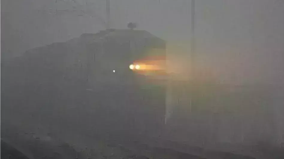 कोहरे उपकरण हो रहे फेल, देरी से चल रही ट्रेने कोहरे उपकरण हो रहे फेल, देरी से चल रही ट्रेने