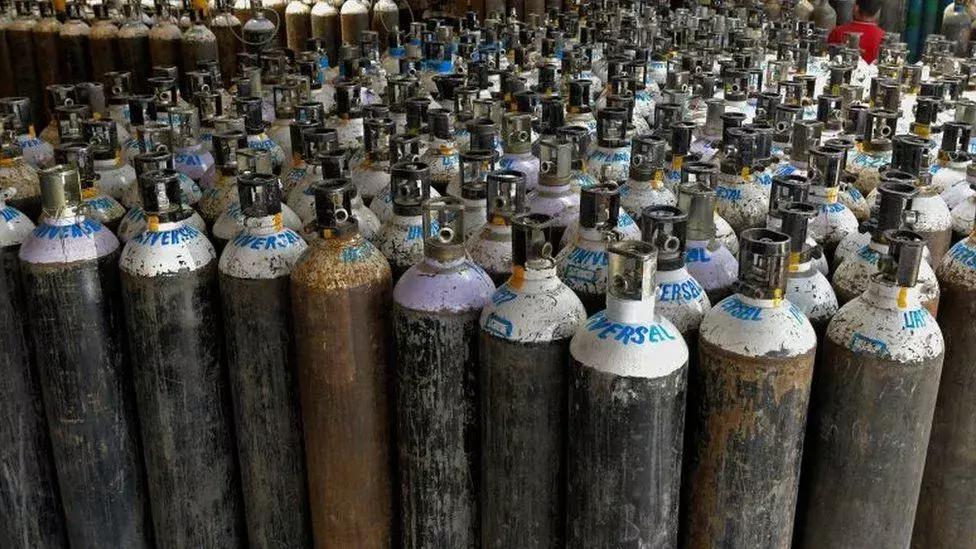 एक वर्ष बीता फिर भी नहीं पता चले गायब हुए 300 सिलेण्डर