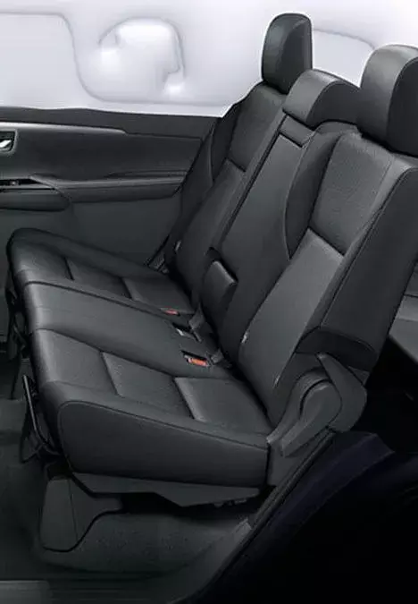 Fortuner सिर्फ रुतबे के लिए नहीं बिकती, इन...फीचर्स के कारण लोगों की पहली पसंद