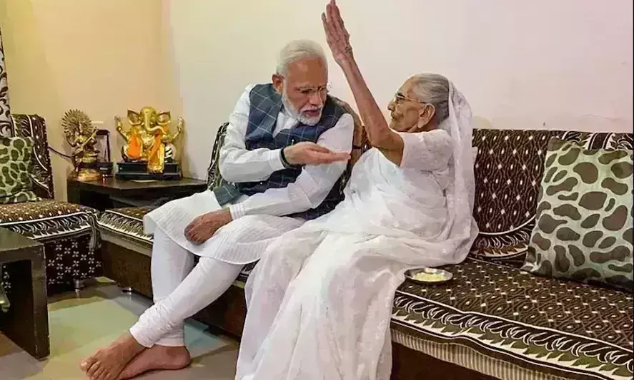 प्रधानमंत्री मोदी की माँ हीराबेन की तबियत में सुधार, जल्द हो सकती है अस्पताल से छुट्टी