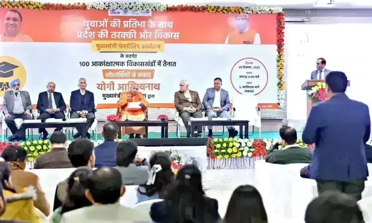 गांवों में रोजगार सृजन के लिए लगवाएं बैंकों के कैंप: सीएम योगी