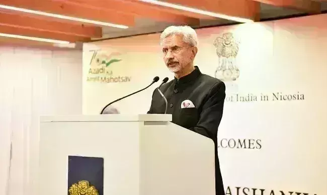 एस जयशंकर ने पाकिस्तान को सुनाई खरी-खरी, कहा- अच्छे पड़ोसी बनने के चक्कर में आतंकवाद नहीं भूल सकते