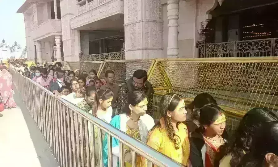 साल के अंतिम दिन महाकाल मंदिर में उमड़े भक्त, 30 मिनिट में हो रहे बाबा के दर्शन