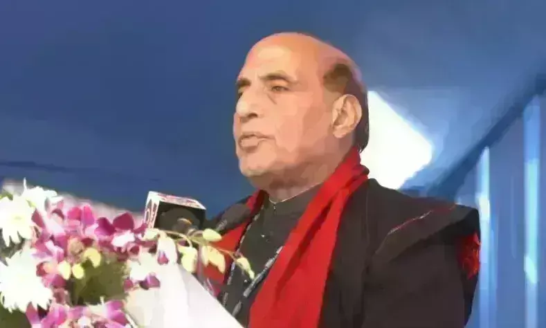 चीन की सीमा पर गरजे रक्षामंत्री, कहा- भारत युद्ध के खिलाफ लेकिन किसी भी स्थिति के लिए तैयार चीन की सीमा पर गरजे रक्षामंत्री, कहा- भारत युद्ध के खिलाफ लेकिन किसी भी स्थिति के लिए तैयार