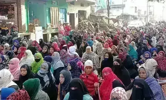 रेलवे की जमीन पर कब्जा कर बना लिए घर और इबादतगाह, हटाने गए तो शाहीन बाग जैसा मचाया उपद्रव