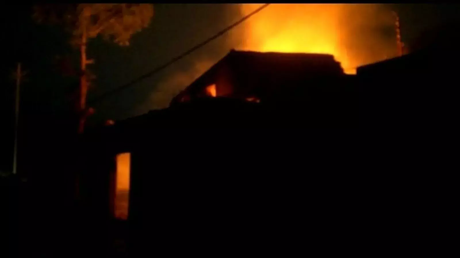 प्लास्टिक फैक्ट्री में लगी आग, करोड़ों का माल जलकर स्वाहा