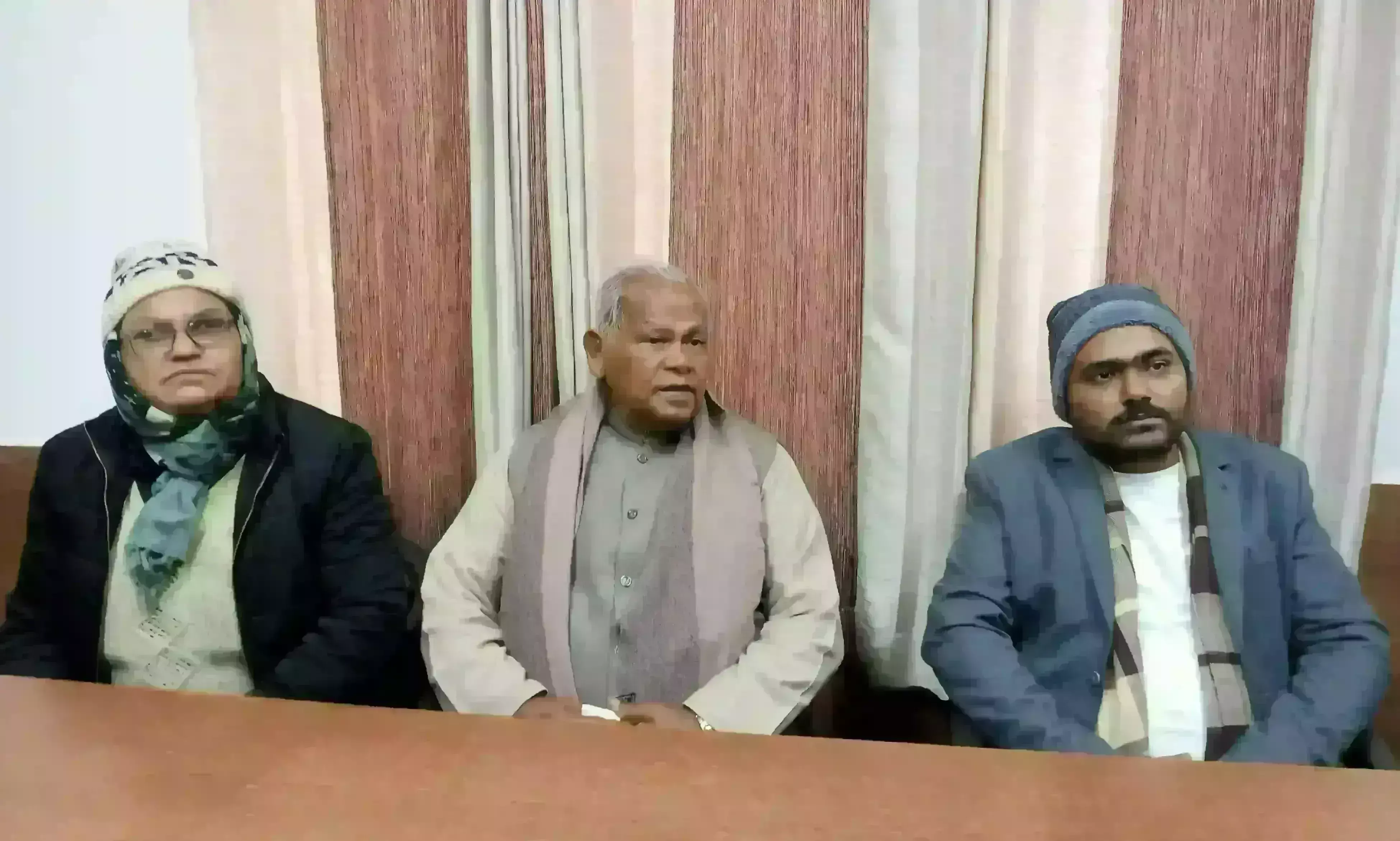 मांझी ने कहा - बिहार में लागू हो गुजरात मॉडल, यहां नेता और अधिकारी पीते हैं शराब मांझी ने कहा - बिहार में लागू हो गुजरात मॉडल, यहां नेता और अधिकारी पीते हैं शराब