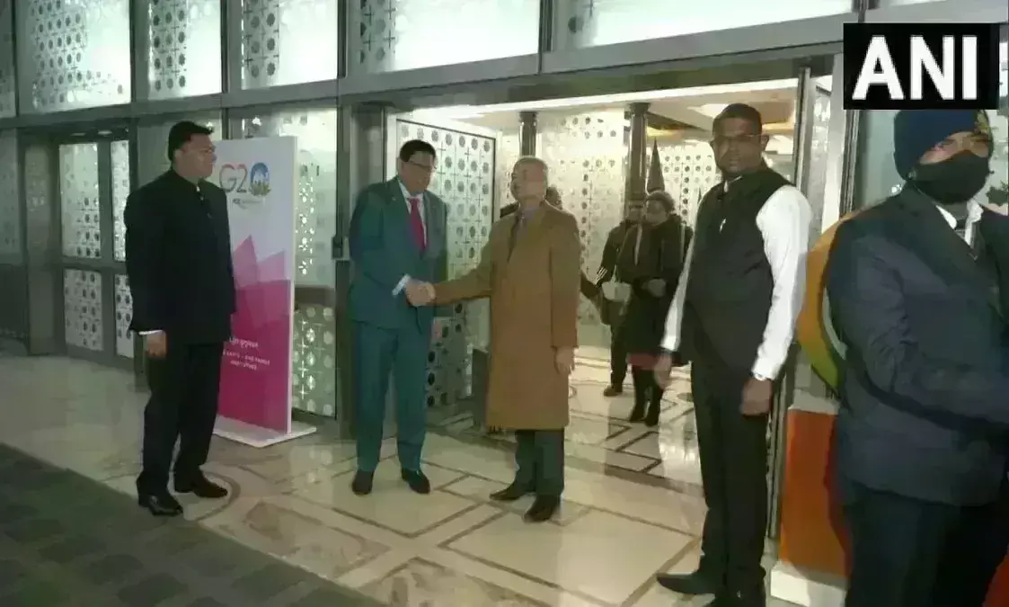 भारत पहुंचे सूरीनाम के राष्ट्रपति चंद्रिका प्रसाद संतोख, प्रवासी भारतीय सम्मेलन में लेंगे हिस्सा