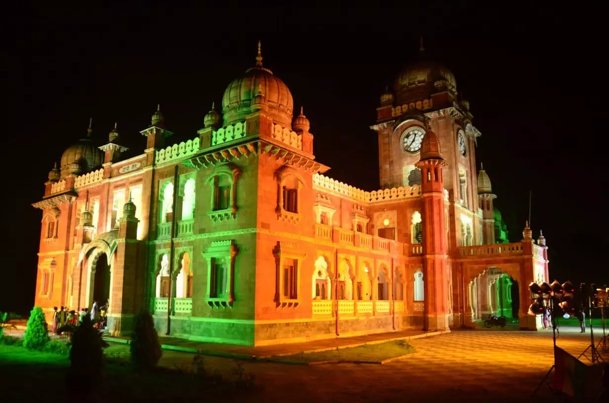 टाउन हॉल इंदौर का मनोरम दृश्य टाउन हॉल इंदौर का मनोरम दृश्य