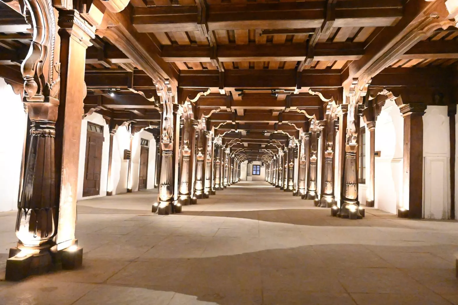 राजवाड़ा का आंतरिक दृश्य राजवाड़ा का आंतरिक दृश्य