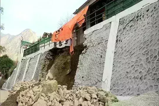 जोशीमठ भू धंसाव मामला पहुंचा सुप्रीम कोर्ट, तत्काल सुनवाई की अपील