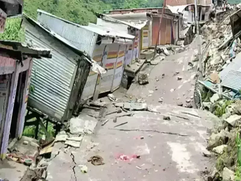 जोशीमठ में ढहाएं जाएंगे दो होटल, सुप्रीम कोर्ट ने तत्काल सुनवाई से किया इंकार