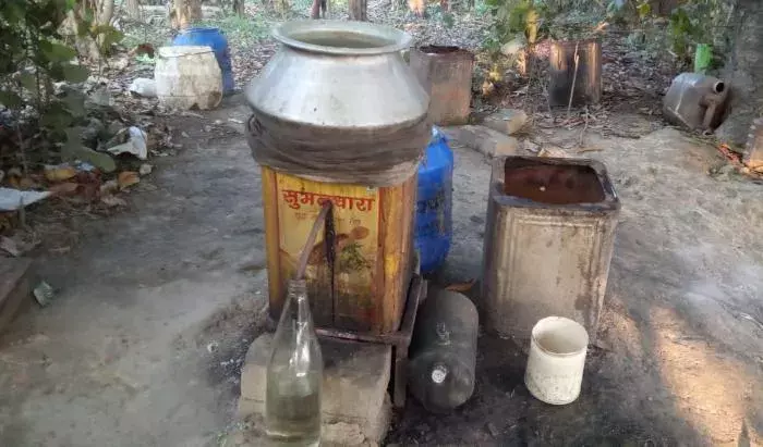 शराब माफिया वही और ठिकाने भी वही,  फिर भी हाथ नहीं आते कच्ची शराब बनाने वाले