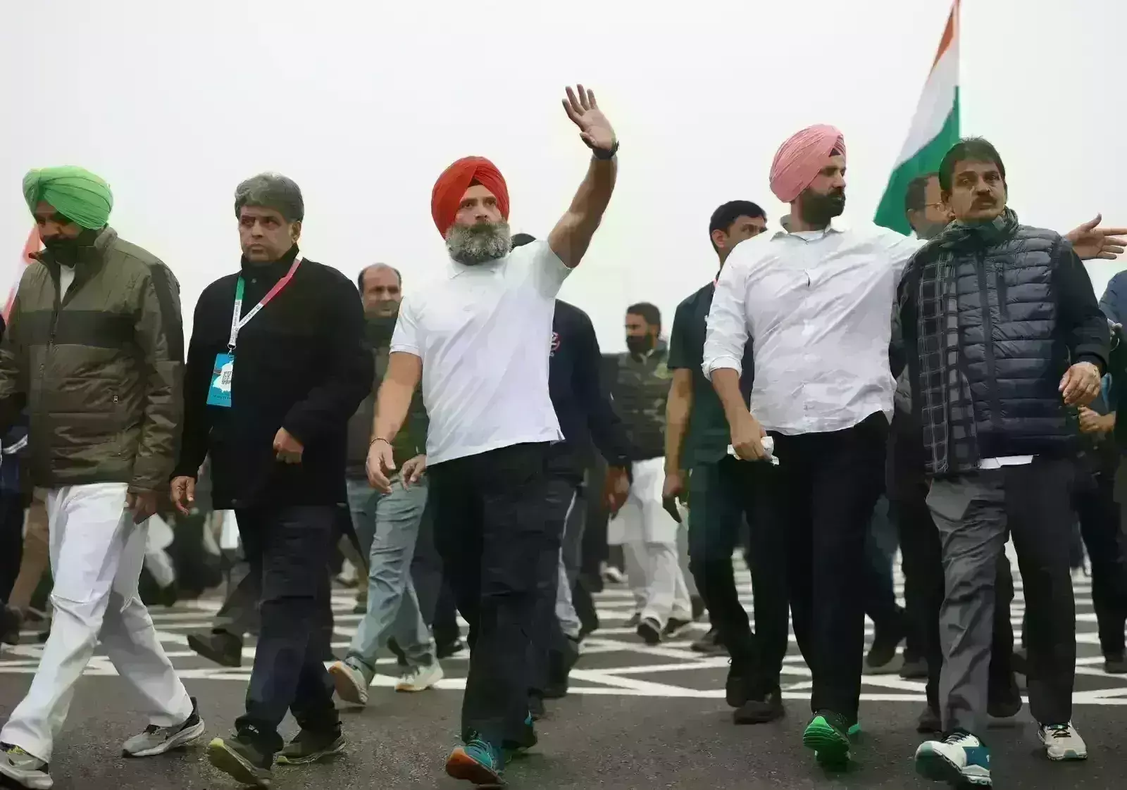 राहुल गांधी की भारत जोड़ो यात्रा पंजाब में शुरू, गुरुद्वारे में माथा टेका