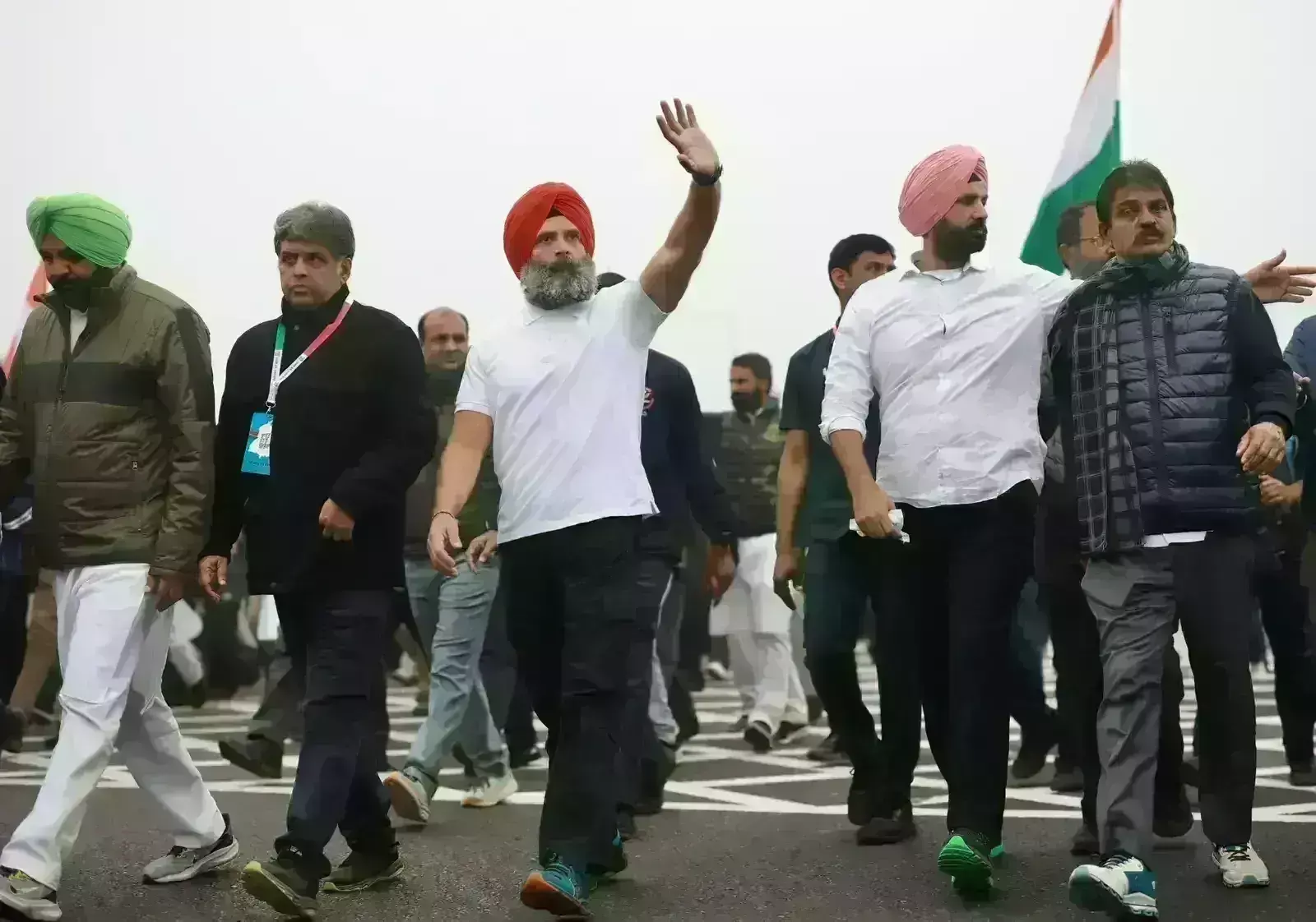 राहुल गांधी की भारत जोड़ो यात्रा पंजाब में शुरू, गुरुद्वारे में माथा टेका राहुल गांधी की भारत जोड़ो यात्रा पंजाब में शुरू, गुरुद्वारे में माथा टेका