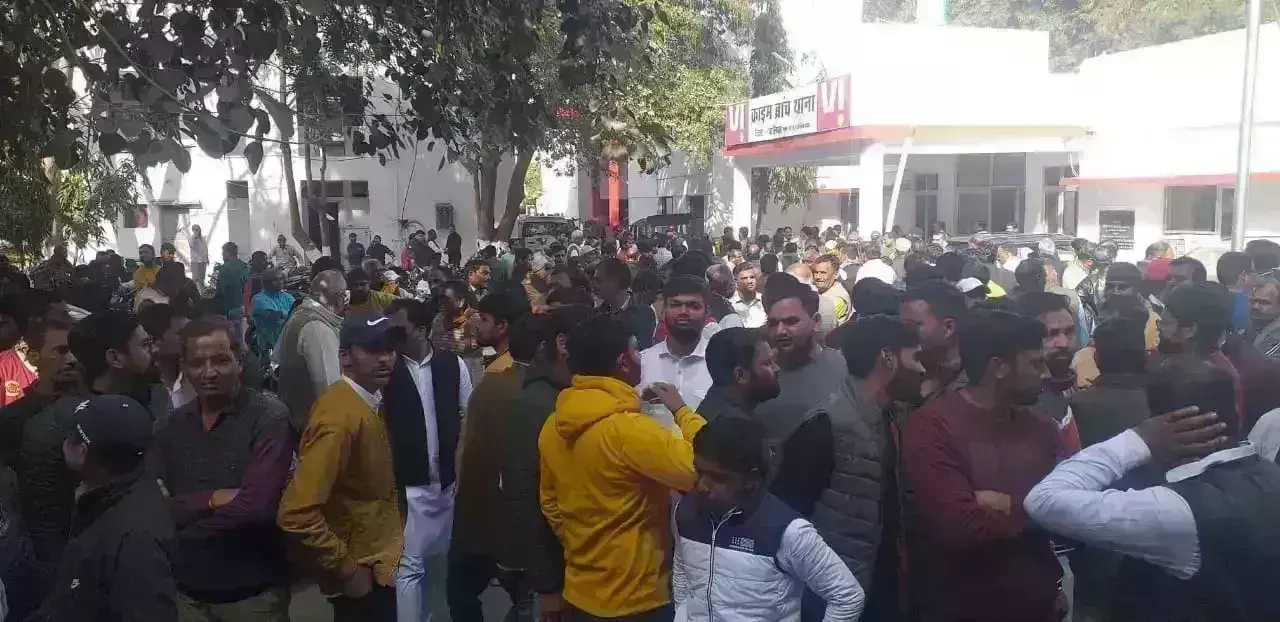 OBC महासभा ने करणी सेना का जताया विरोध, कहा - सीएम को गाली देने वालों की हो गिरफ्तारी OBC महासभा ने करणी सेना का जताया विरोध, कहा - सीएम को गाली देने वालों की हो गिरफ्तारी