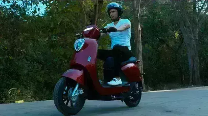 Auto Expo में सेल्फ बैलेंसिंग स्कूटर ने खींचा सभी का ध्यान, रोकने पर नहीं टिकाने पड़ेंगे पैर