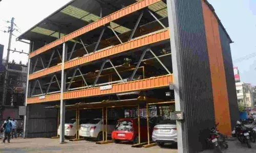 बंद पड़ीं निगम की पजल पार्किंग, बाजारों में लग रहा जाम