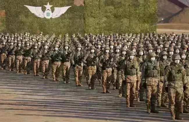 चीन ने घटाई अपनी सेना, PLA से हटाएं 3 लाख सैनिक