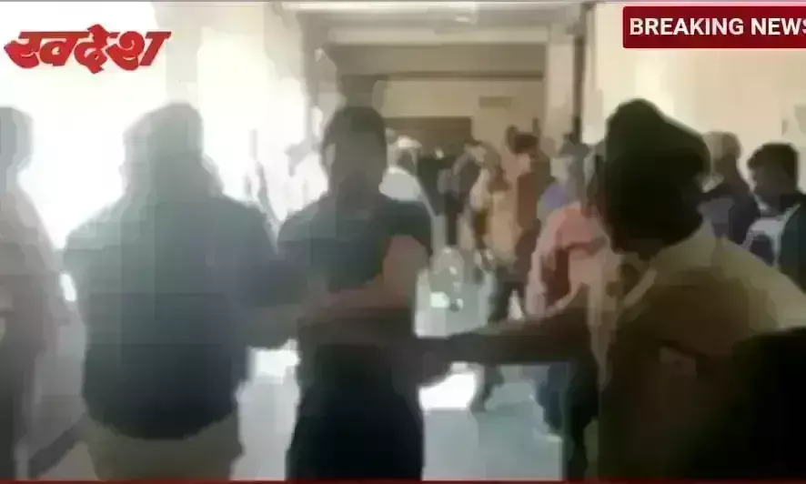 कलेक्ट्रेट में जनसुनवाई के दौरान एक ही परिवार के 8 सदस्यों ने किया आत्मदाह का प्रयास, ये..है मामला