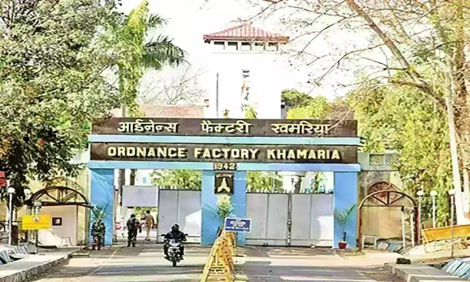 जबलपुर ऑर्डिनेंस फैक्ट्री में ब्लास्ट, बिल्डिंग की छत हवा में उड़ी