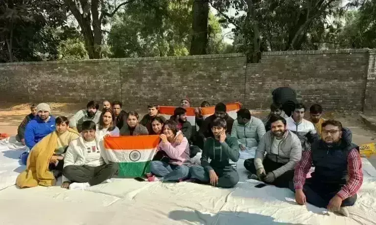 विनेश फोगाट ने भारतीय कुश्ती महासंघ के अध्यक्ष पर लगाएं यौन शोषण के आरोप, धरना शुरू