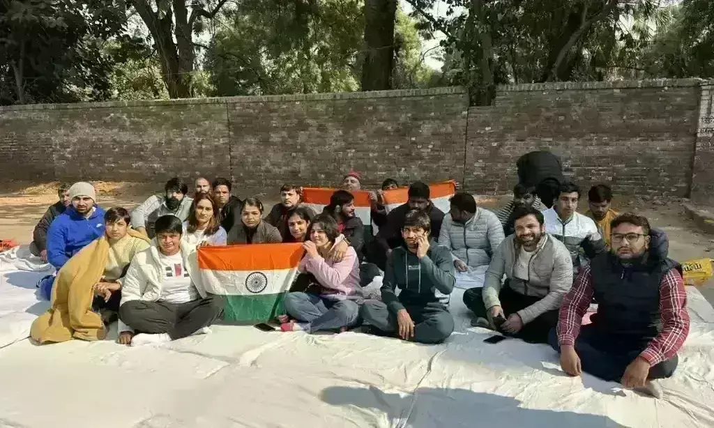 कुश्ती खिलाड़ियों का तीसरे दिन भी धरना जारी, ओलंपिक संघ की अध्यक्ष से की शिकायत कुश्ती खिलाड़ियों का तीसरे दिन भी धरना जारी, ओलंपिक संघ की अध्यक्ष से की शिकायत