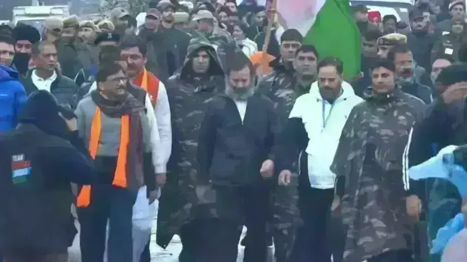 कश्मीर में जैकेट में नजर आए राहुल गांधी, सोशल मीडिया पर लोगों ने पूछा- क्या ठंड लग गई ? कश्मीर में जैकेट में नजर आए राहुल गांधी, सोशल मीडिया पर लोगों ने पूछा- क्या ठंड लग गई ?