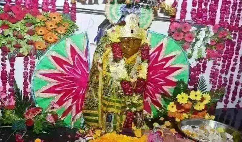 शनिचरी अमावस्या पर शनि मंदिर में उमड़ा भक्तों का सैलाब, श्रद्धालुओं ने किया तेलाभिषेक