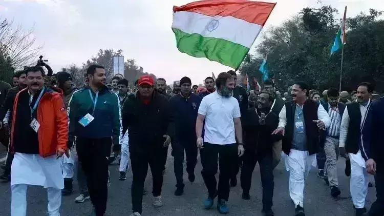 जम्मू में राहुल गांधी ने की जनसभा, कहा- कश्मीर में युवा पढ़ाई करने के बाद भी बेरोजगार