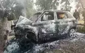 छत्तीसगढ़ में भीषण हादसा, कार जलकर ख़ाक, चार लोगों की मौत छत्तीसगढ़ में भीषण हादसा, कार जलकर ख़ाक, चार लोगों की मौत