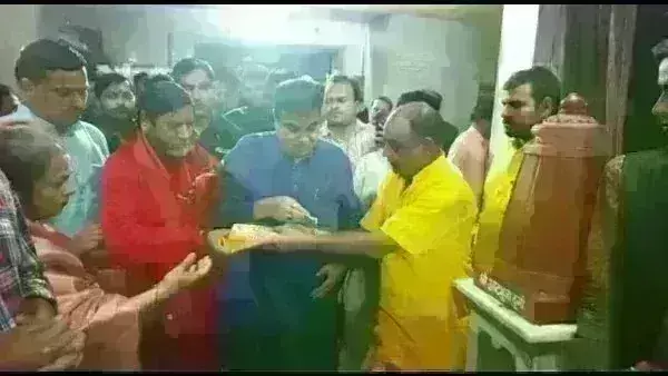 केंद्रीय मंत्री गडकरी पहुंचे दतिया, माँ पीतांबरा के किए दर्शन