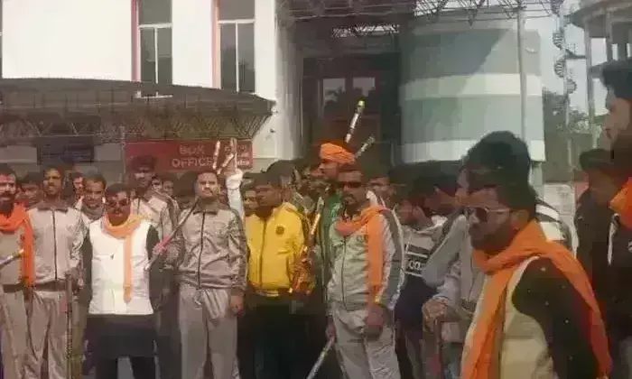 फिल्म पठान का मप्र के कई शहरों में विरोध, इंदौर में शो रद्द, भोपाल में टिकट विंडो बंद