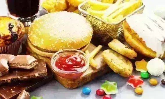 बच्चों को मांसाहार और अल्कोहल तो नही परोस रहे हैं ?