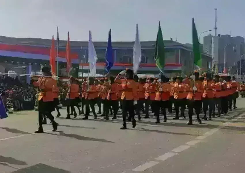 उप्र में धूमधाम से मना गणतंत्र दिवस, राज्यपाल ने विधान सभा पर फहराया तिरंगा