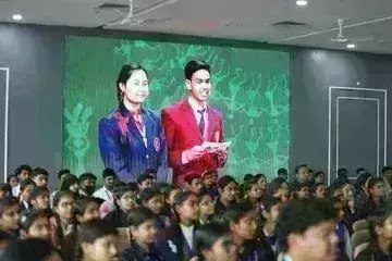 भोपाल के दीपेश और रितिका ने पूछे सवाल, प्रधानमंत्री ने समाज सेवा का किस्सा सुनाकर दिया जवाब