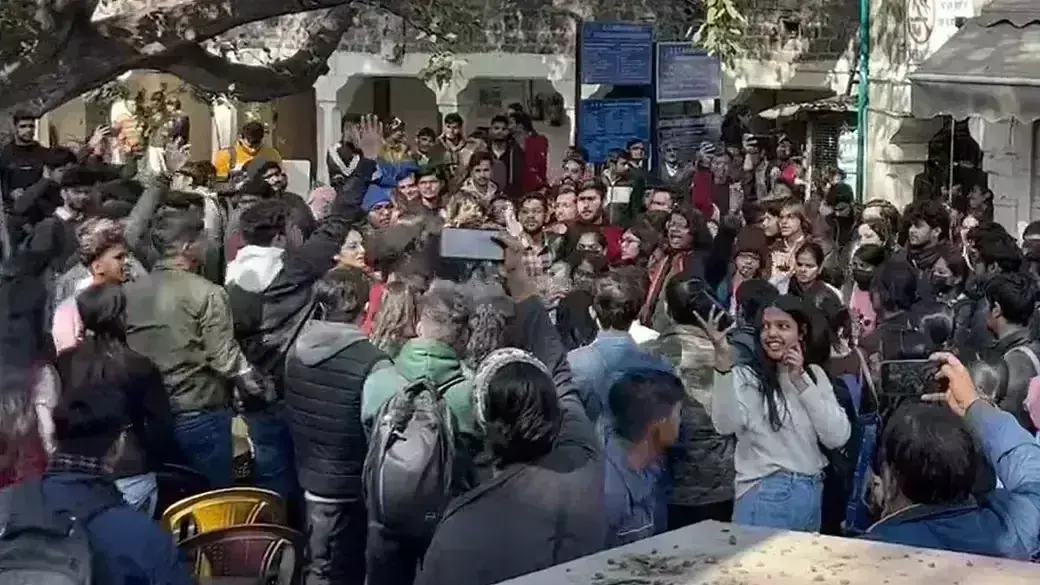 BBC डॉक्यूमेंट्री दिखाने पर दिल्ली यूनिवर्सिटी में बवाल, धारा 144 लागू , कई छात्र हिरासत में लिए