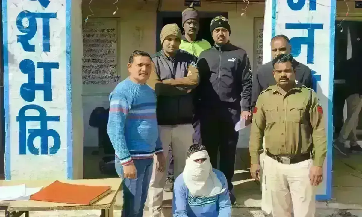 भिंड में हत्या के प्रयास का फरार आरोपी गिरफ्तार, पुलिस ने बरामद किया देशी कट्टा भिंड में हत्या के प्रयास का फरार आरोपी गिरफ्तार, पुलिस ने बरामद किया देशी कट्टा