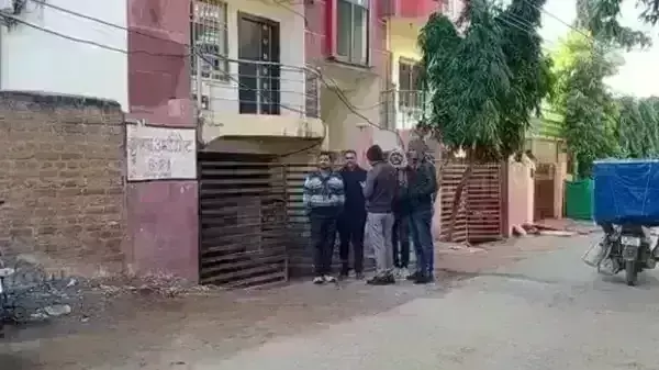 मुरैना के डिप्टी जेलर के ठिकानों पर लोकायुक्त का छापा, टीम को देखकर हुए बेहोश