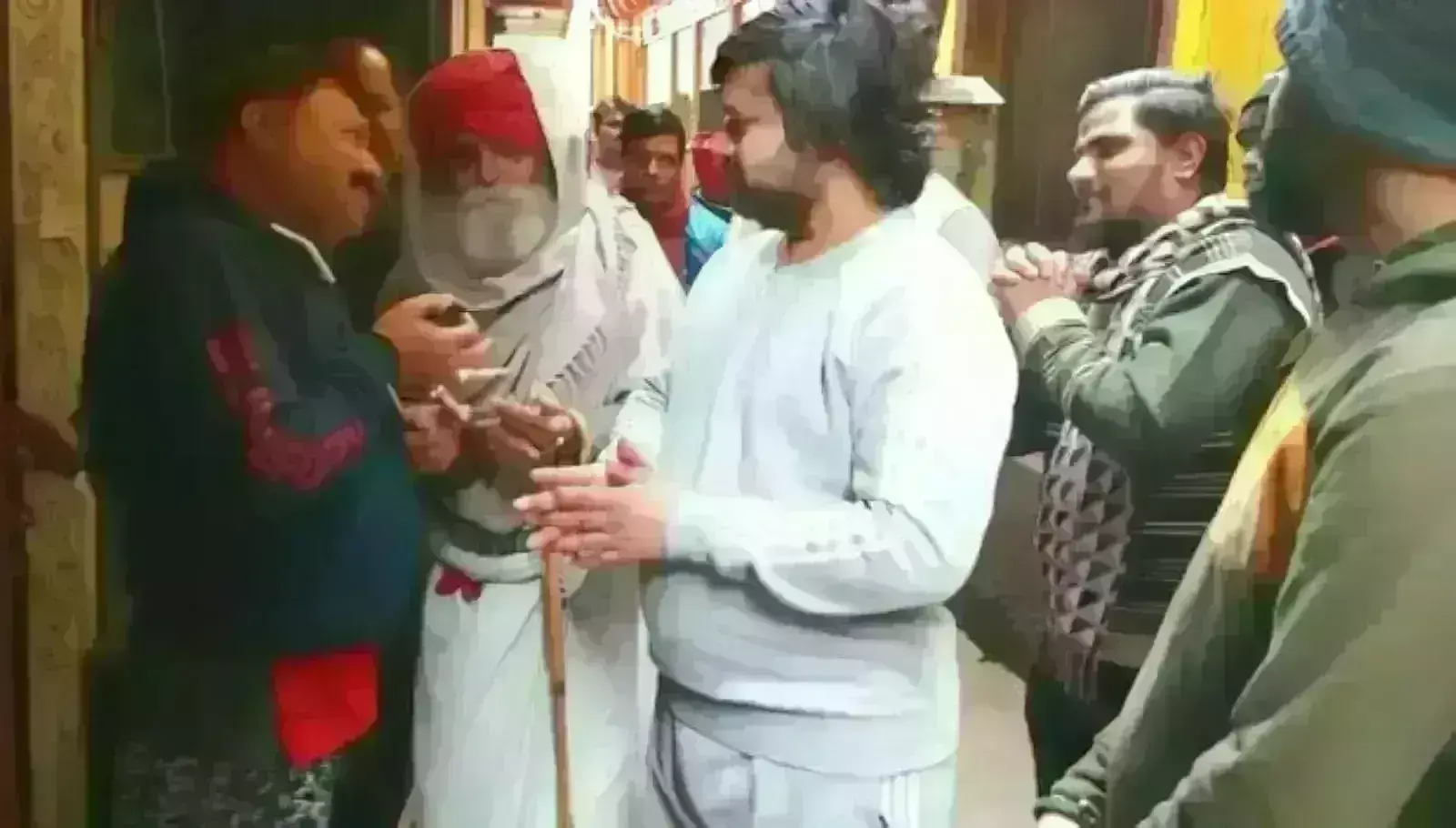 कॉरिडोर के विरोध में ब्रज में चला जनसंपर्क अभियान,  लोगों ने कहा - ये पर्यटन की नहीं भक्ति की जगह