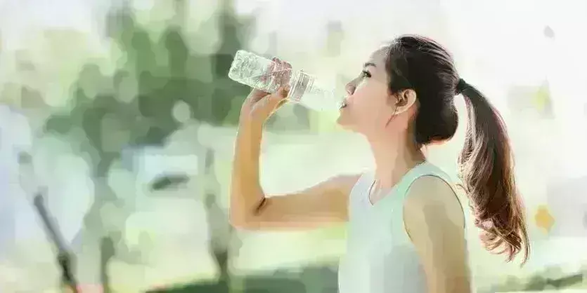 क्या होता है सुबह बिना ब्रश किये खाली पेट पानी पीने से, जानकर हो जायेंगे हैरान