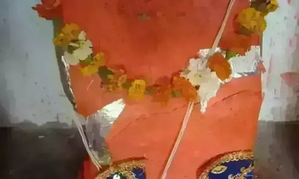 मुरैना में सिरफिरे ने तोड़ी हनुमान प्रतिमा, भीड़ ने पीटा, पुलिस ने बचाकर हिरासत में लिया