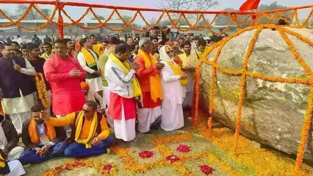 जनकपुर से अयोध्या पहुंची शालिग्राम शिलाएं, रामलला की प्रतिमा के लिए ट्रस्ट को सौंपी गई