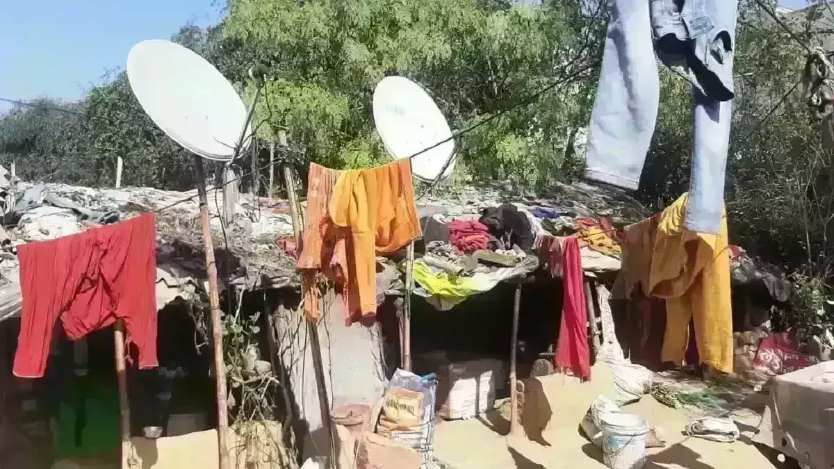 आगरा में 32 बांग्लादेशी घुसपैठिए गिरफ्तार, मिले नकली आधार कार्ड